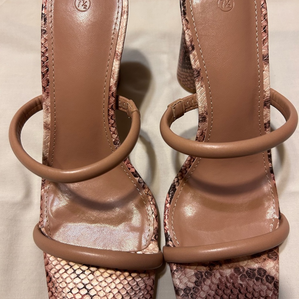 Great for Business or Pleasure. Square Open Toe Strappy Heel Sandal- size 7.5 - Picture 3 of 6